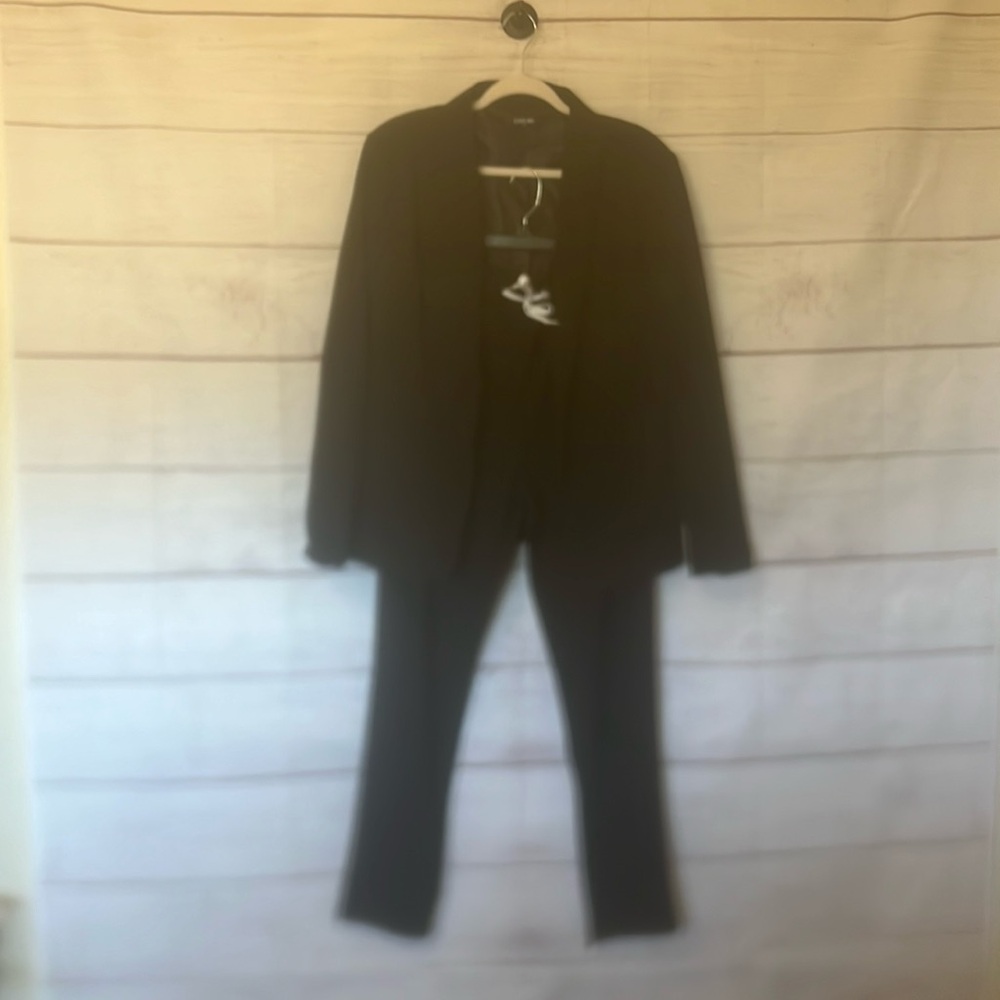 Black XL Chic Me casual suit.